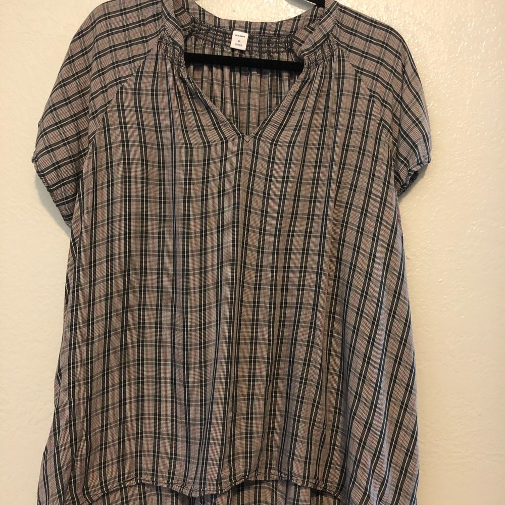 Patterned, simple blouse